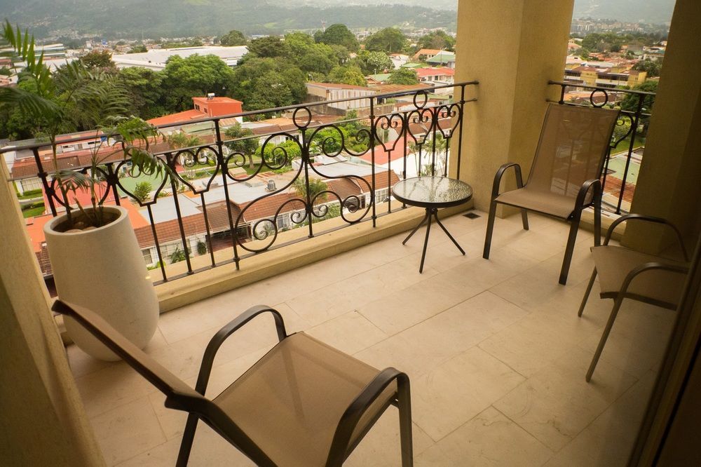 Torres Del Lago Suites And Apartments Сан Хосе Екстериор снимка