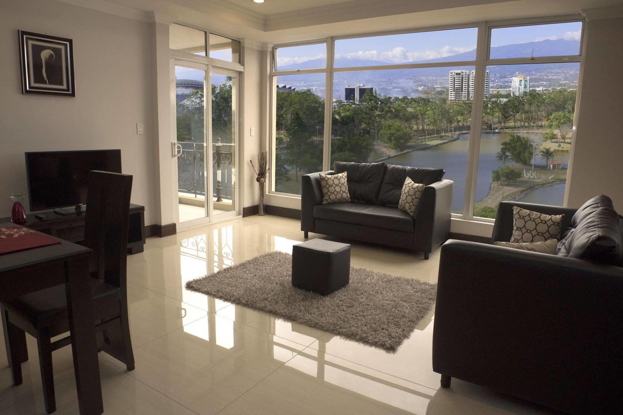 Torres Del Lago Suites And Apartments Сан Хосе Екстериор снимка