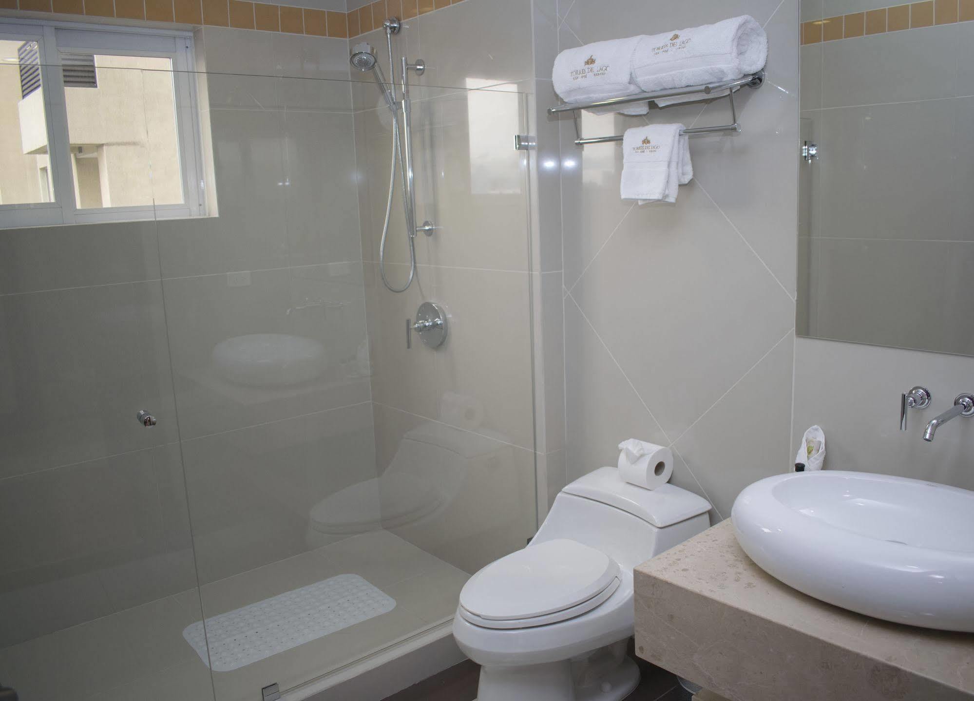 Torres Del Lago Suites And Apartments Сан Хосе Екстериор снимка