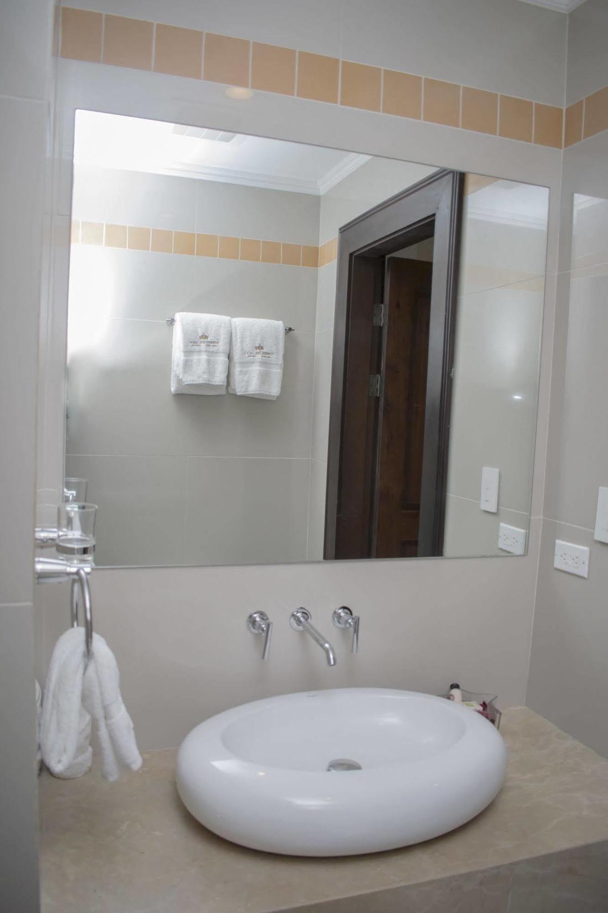 Torres Del Lago Suites And Apartments Сан Хосе Екстериор снимка