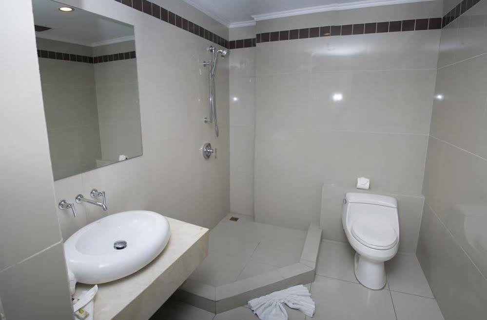 Torres Del Lago Suites And Apartments Сан Хосе Екстериор снимка