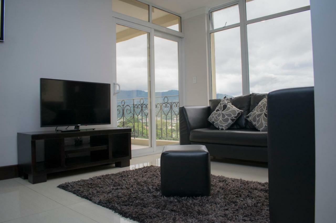Torres Del Lago Suites And Apartments Сан Хосе Екстериор снимка